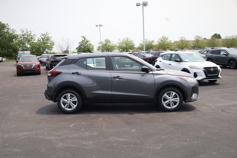Nissan Kicks Play Vehicle Image 05