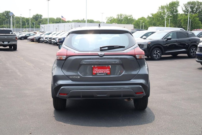 Nissan Kicks Play Vehicle Image 06