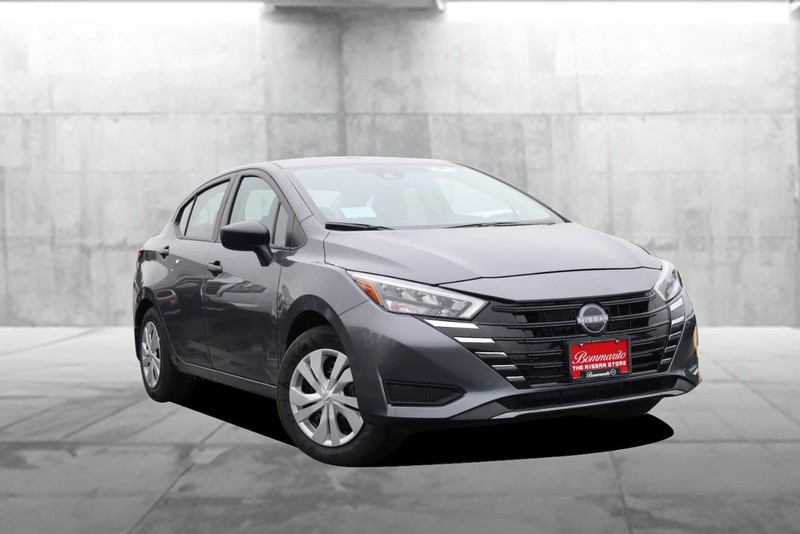 Nissan Versa Vehicle Image 02