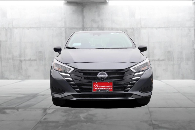 Nissan Versa Vehicle Image 04