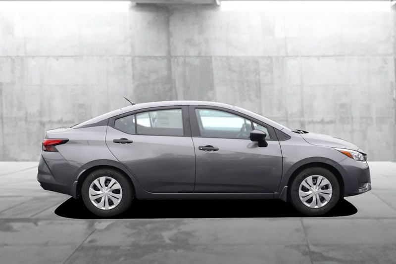 Nissan Versa Vehicle Image 05