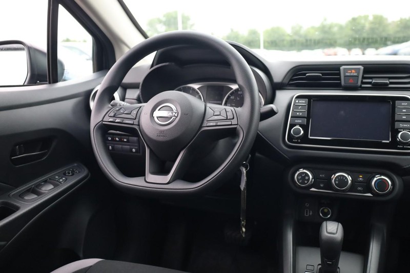 Nissan Versa Vehicle Image 14