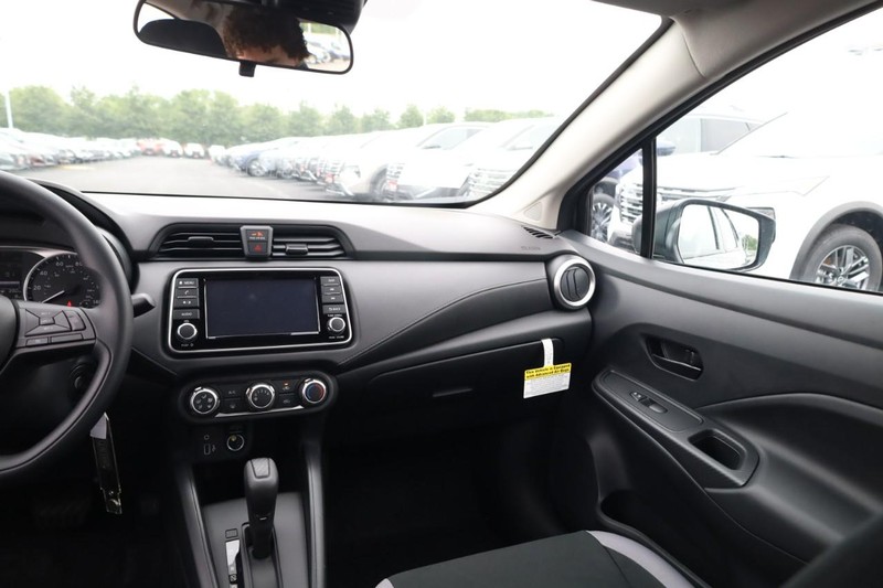 Nissan Versa Vehicle Image 16