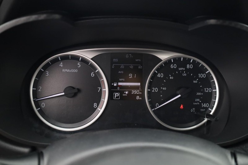 Nissan Versa Vehicle Image 17