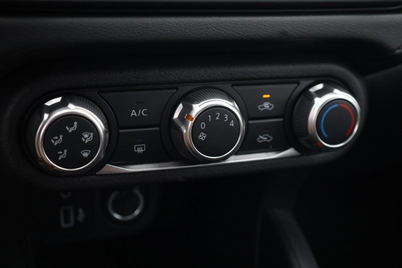 Nissan Versa Vehicle Image 20