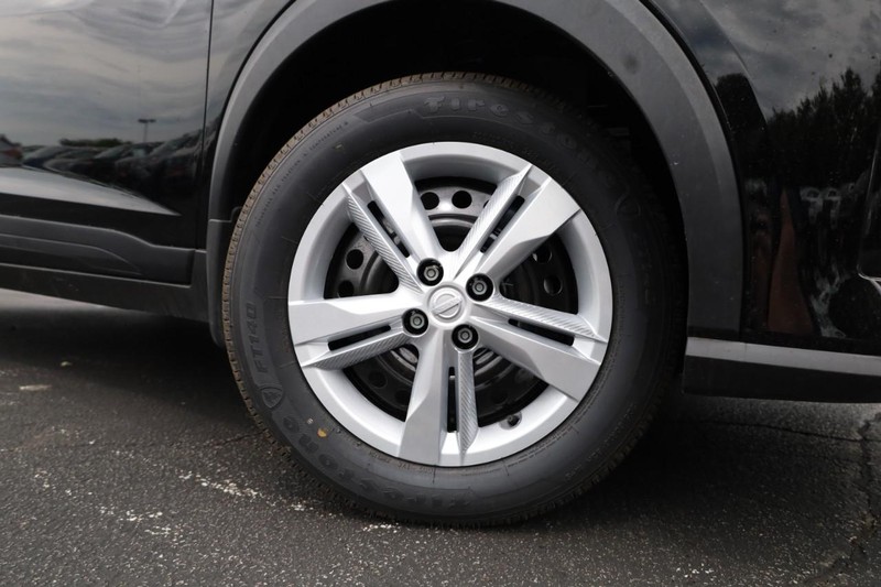 Nissan Kicks Play Vehicle Image 02