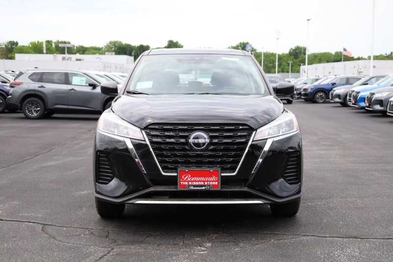 Nissan Kicks Play Vehicle Image 03