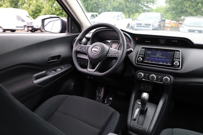 Nissan Kicks Play Vehicle Image 20