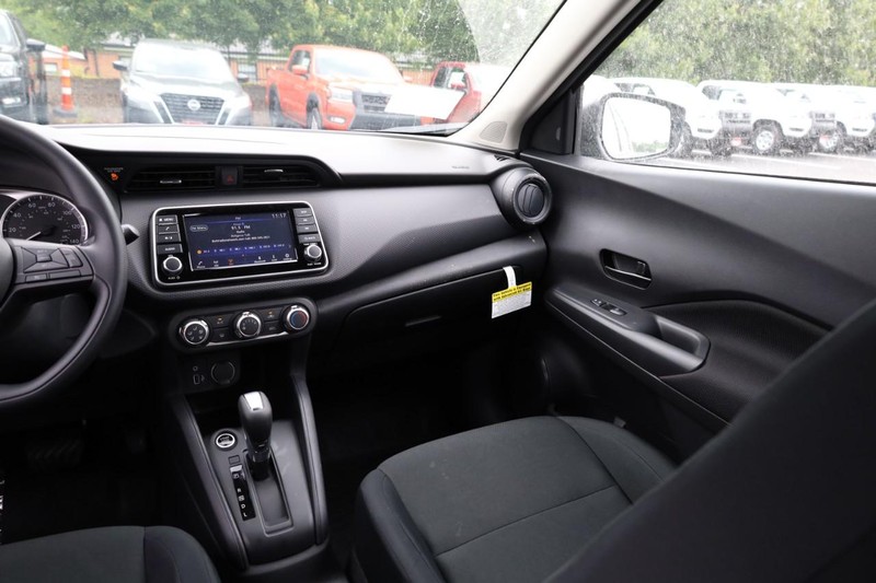 Nissan Kicks Play Vehicle Image 23