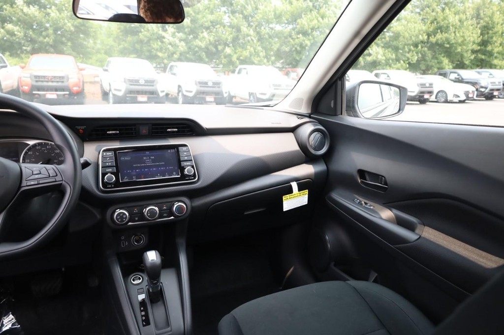 Nissan Kicks Play Vehicle Image 16