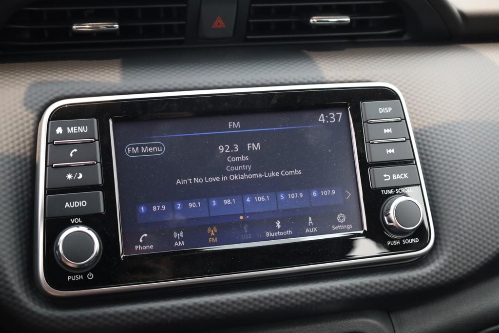 Nissan Kicks Play Vehicle Image 18