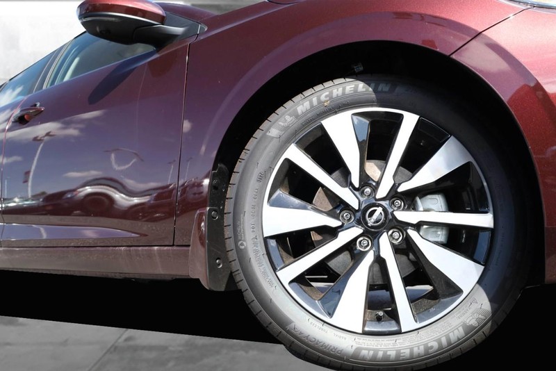 Nissan Sentra Vehicle Image 03