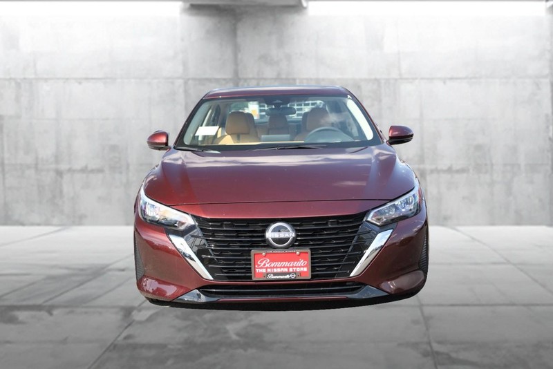 Nissan Sentra Vehicle Image 04