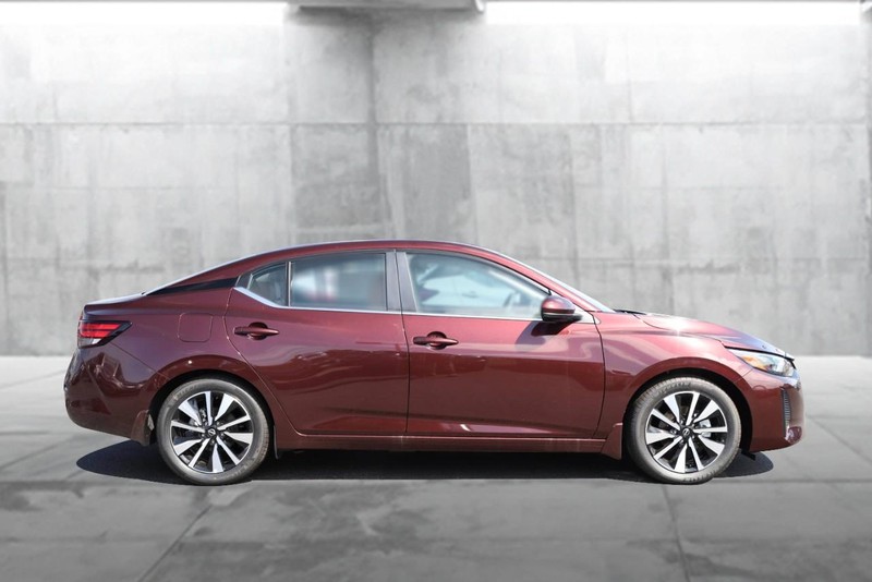 Nissan Sentra Vehicle Image 05