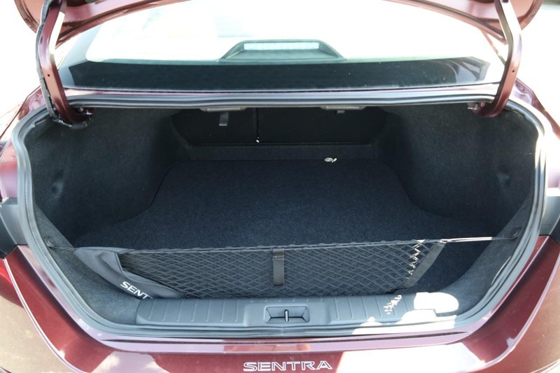 Nissan Sentra Vehicle Image 07