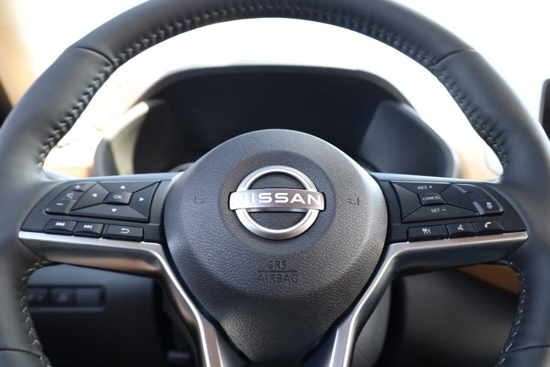 Nissan Sentra Vehicle Image 10