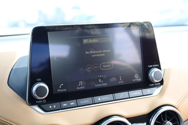 Nissan Sentra Vehicle Image 12