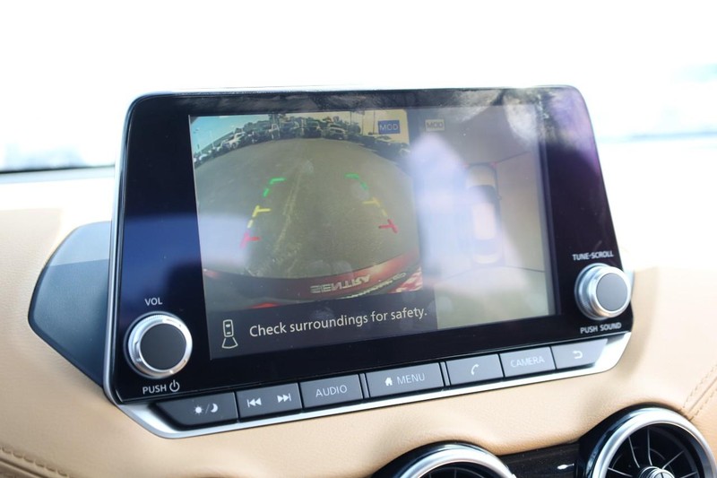 Nissan Sentra Vehicle Image 13