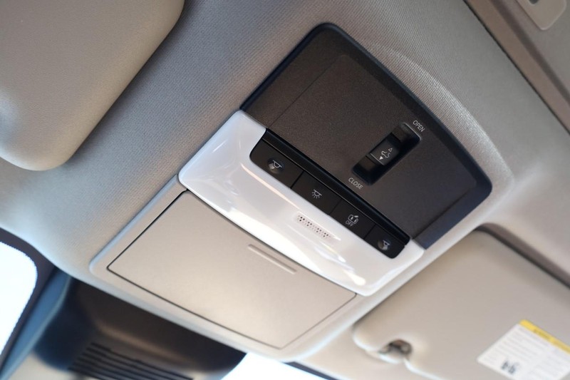 Nissan Sentra Vehicle Image 18