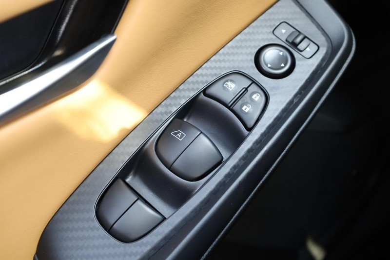 Nissan Sentra Vehicle Image 19