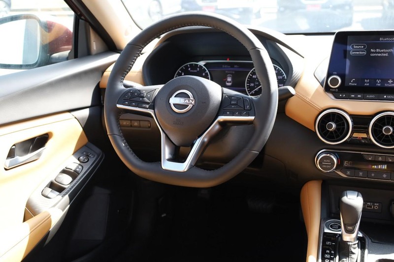 Nissan Sentra Vehicle Image 24
