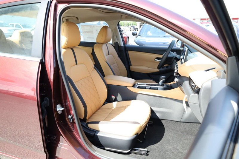 Nissan Sentra Vehicle Image 25