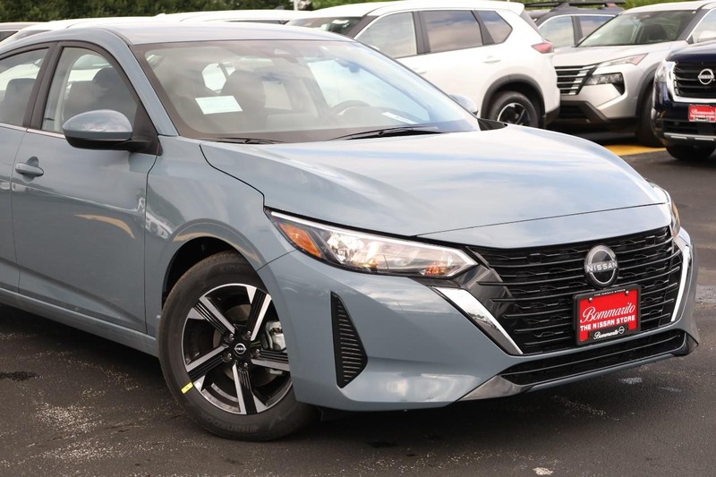 Nissan Sentra Vehicle Image 03