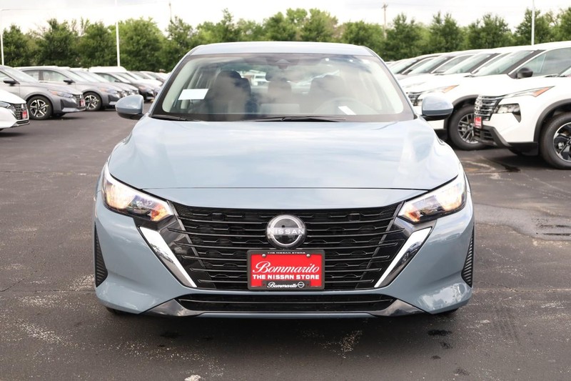 Nissan Sentra Vehicle Image 05
