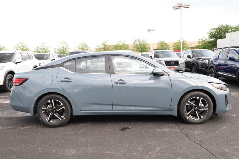 Nissan Sentra Vehicle Image 06
