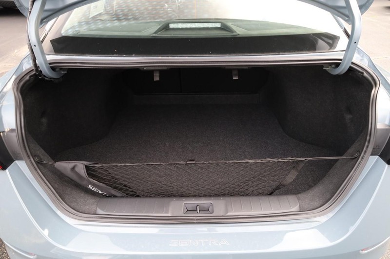 Nissan Sentra Vehicle Image 08