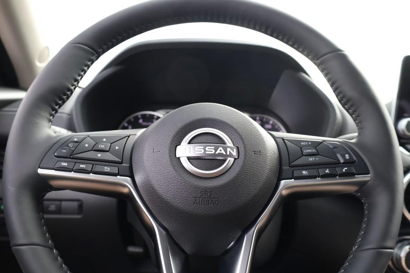 Nissan Sentra Vehicle Image 10