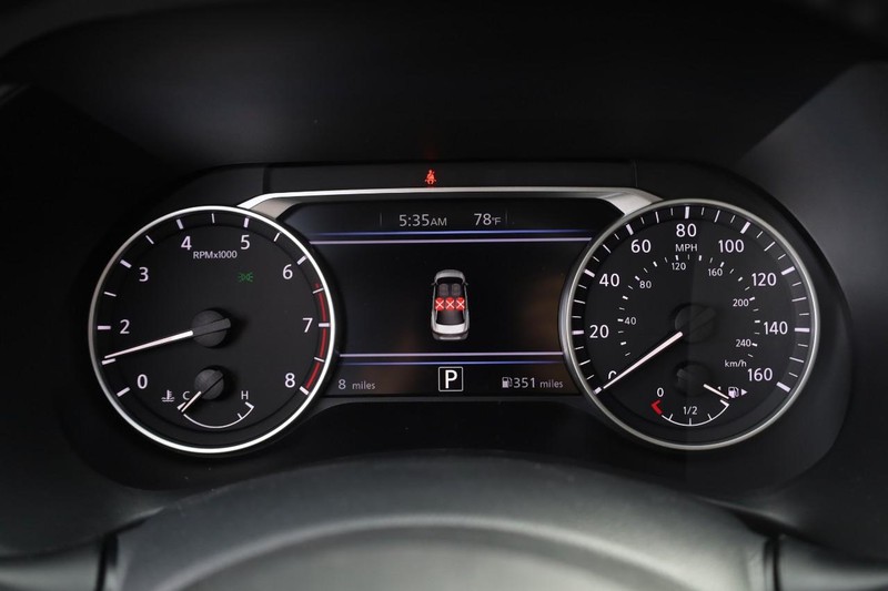 Nissan Sentra Vehicle Image 11