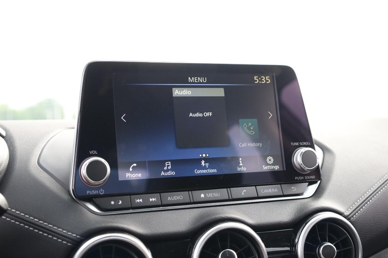 Nissan Sentra Vehicle Image 12