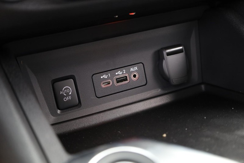 Nissan Sentra Vehicle Image 16