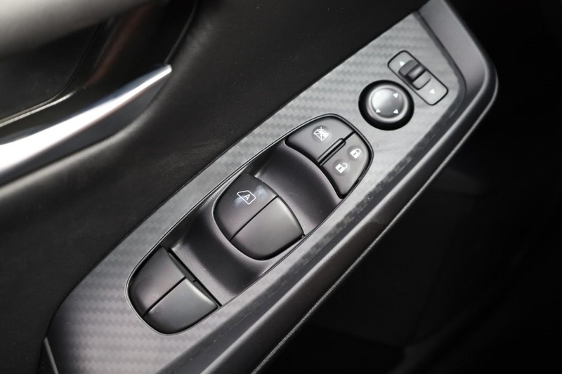 Nissan Sentra Vehicle Image 19