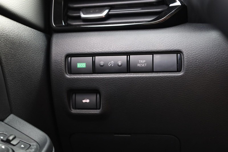 Nissan Sentra Vehicle Image 20