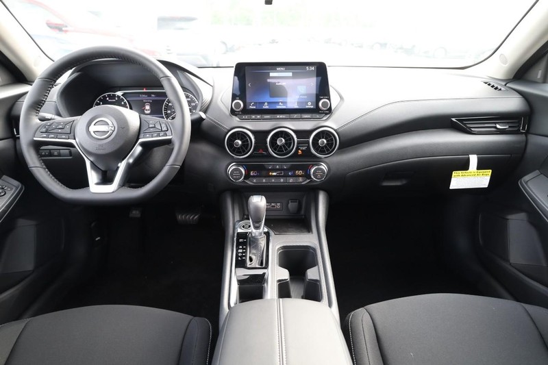 Nissan Sentra Vehicle Image 23