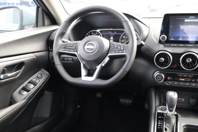 Nissan Sentra Vehicle Image 24