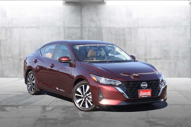 Nissan Sentra Vehicle Image 02