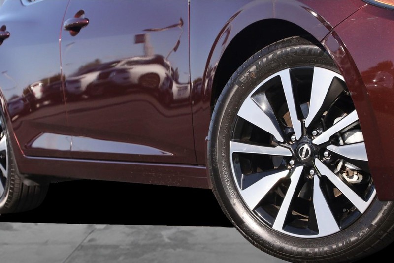 Nissan Sentra Vehicle Image 03