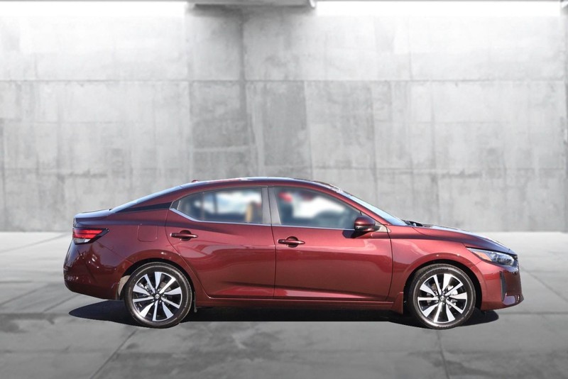 Nissan Sentra Vehicle Image 05