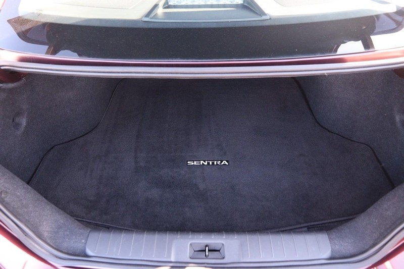Nissan Sentra Vehicle Image 07