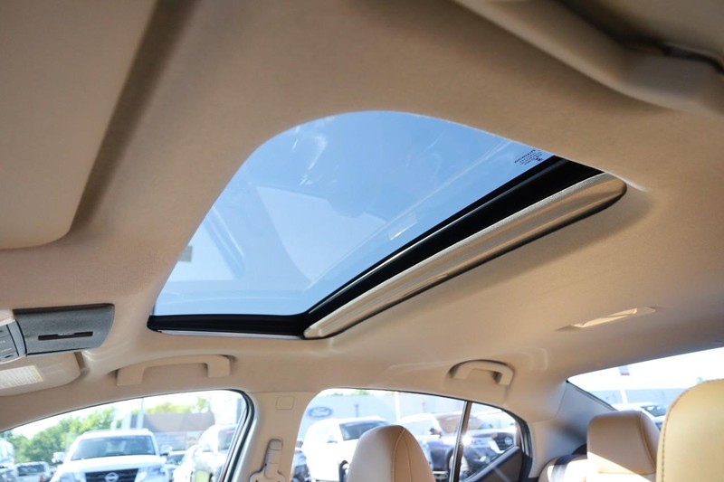 Nissan Sentra Vehicle Image 08