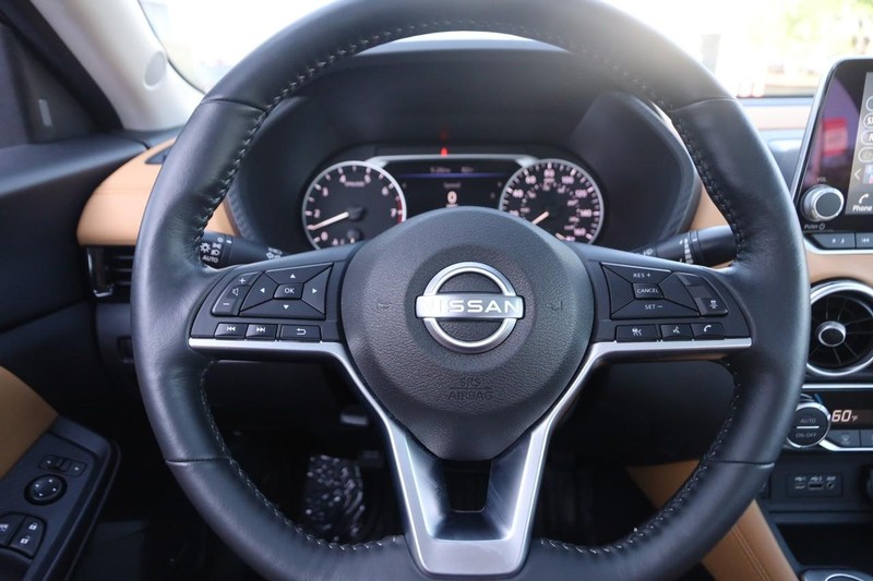 Nissan Sentra Vehicle Image 11