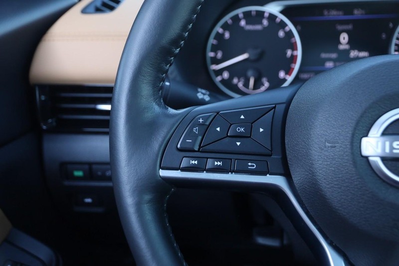 Nissan Sentra Vehicle Image 12