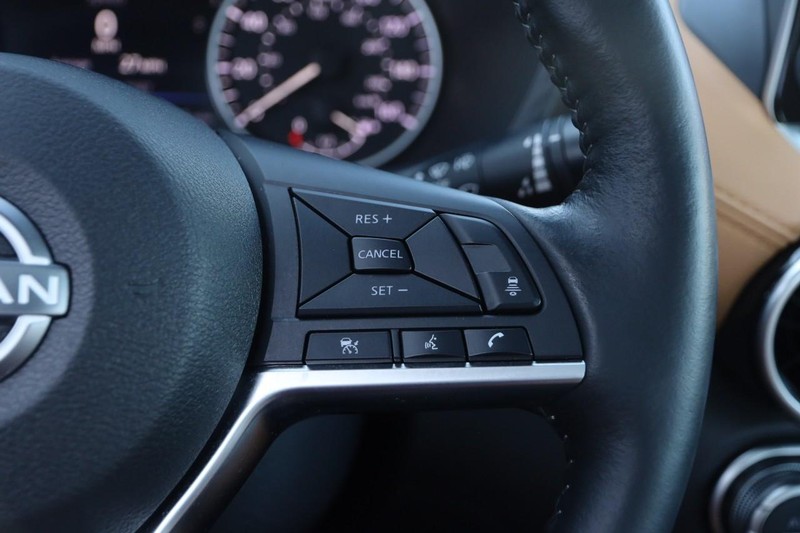 Nissan Sentra Vehicle Image 13
