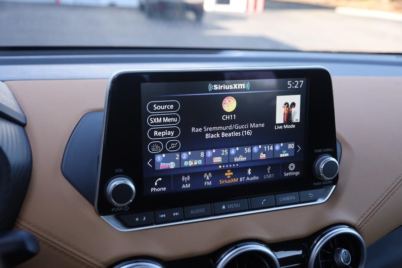 Nissan Sentra Vehicle Image 16