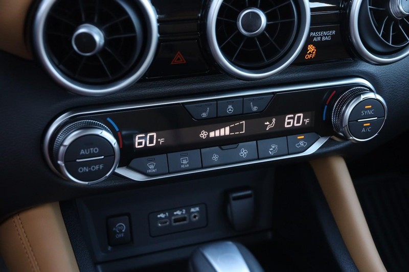 Nissan Sentra Vehicle Image 17