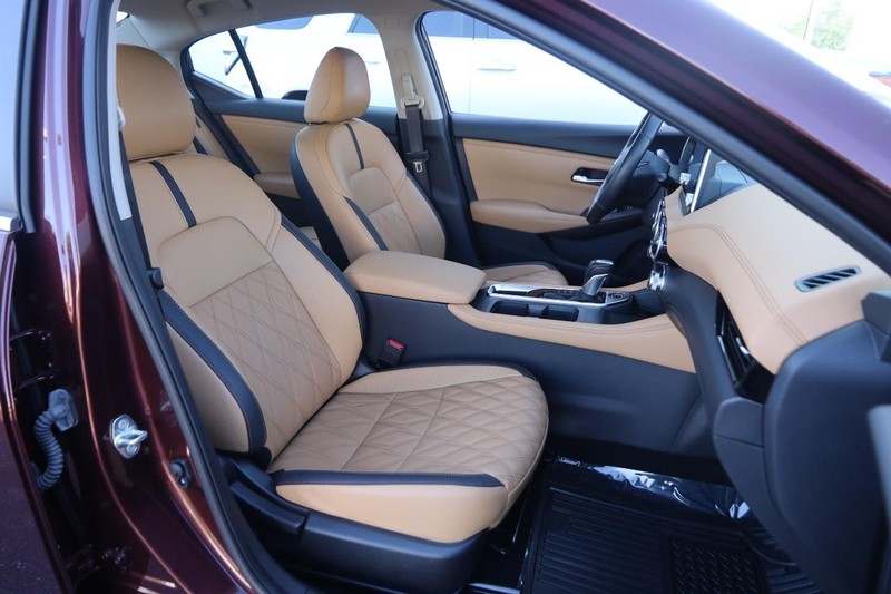 Nissan Sentra Vehicle Image 24