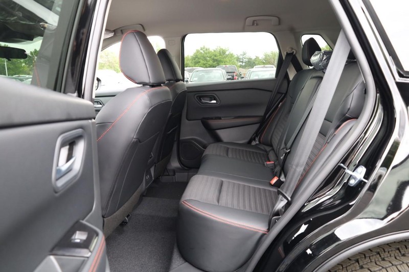 Nissan Rogue Vehicle Image 08